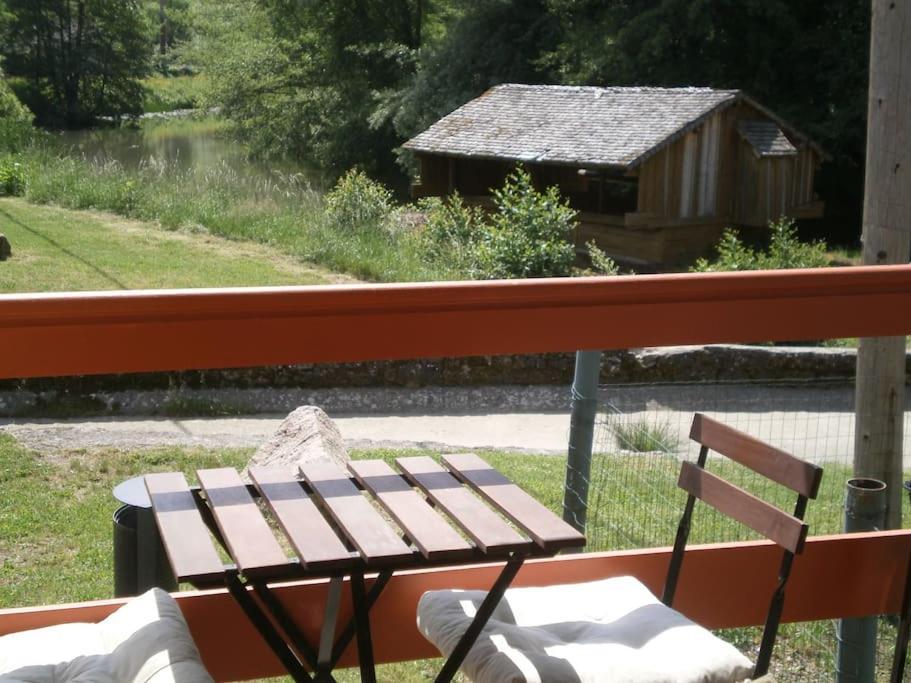 La Maisonette Du Bateau Lavoir Semur-en-Auxois Bagian luar foto